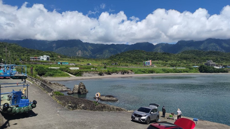 烏石鼻漁港山海景照片二