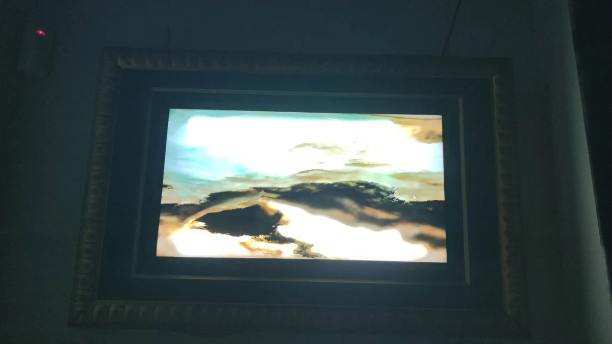 花蓮玫瑰石藝術舘館內拍攝的透光石畫