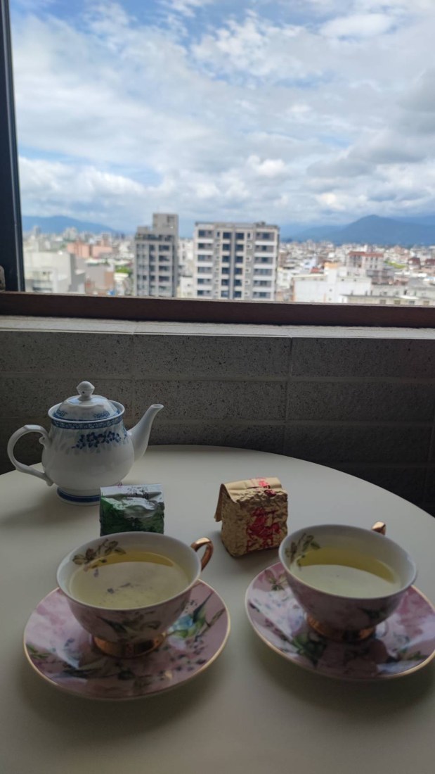 好友來訪茶桌圖